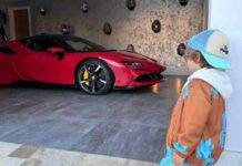 Il bambino che guida la Ferrari