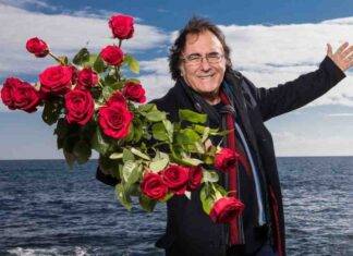 Al Bano con delle rose in mano