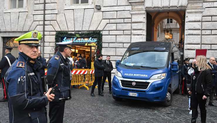 Polizia a Palazzo Cenci